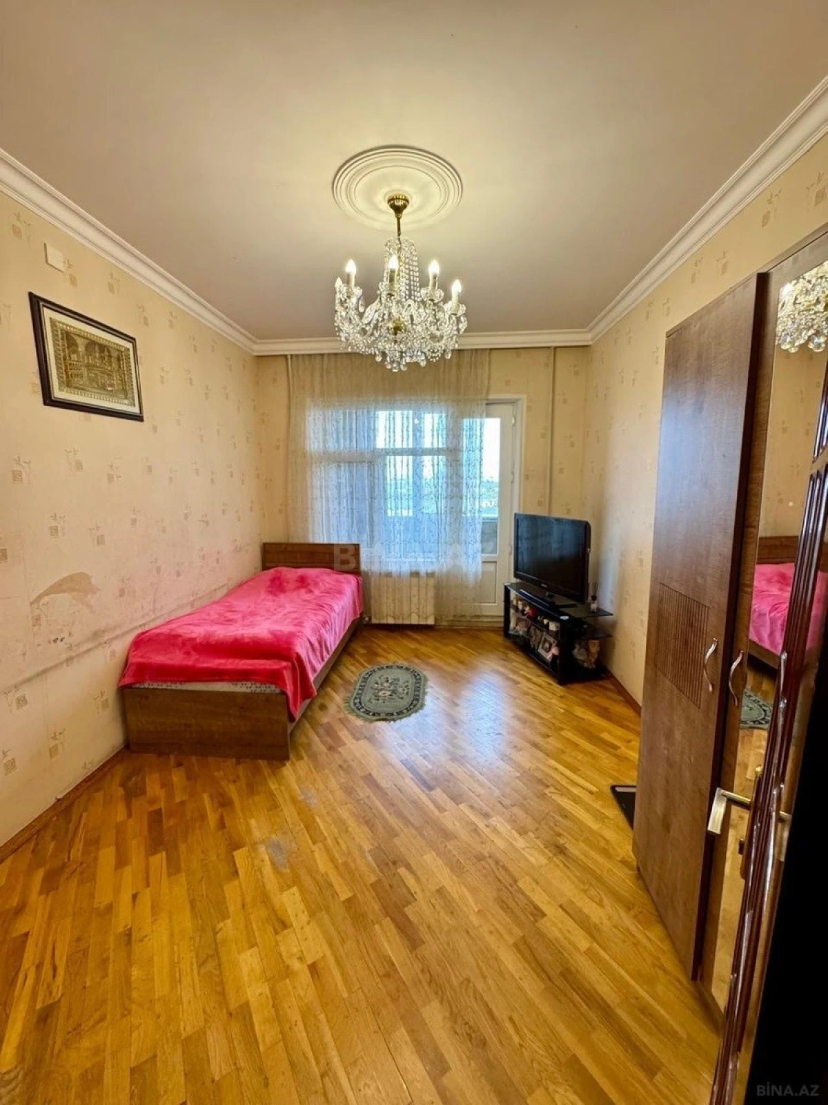 Satılır 5 otaqlı mənzil 120 m²
