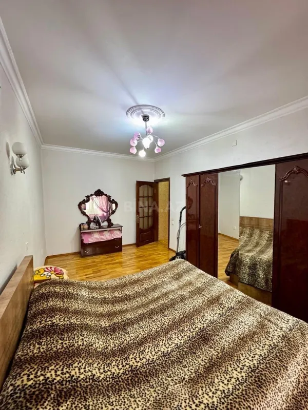 Satılır 5 otaqlı mənzil 120 m²