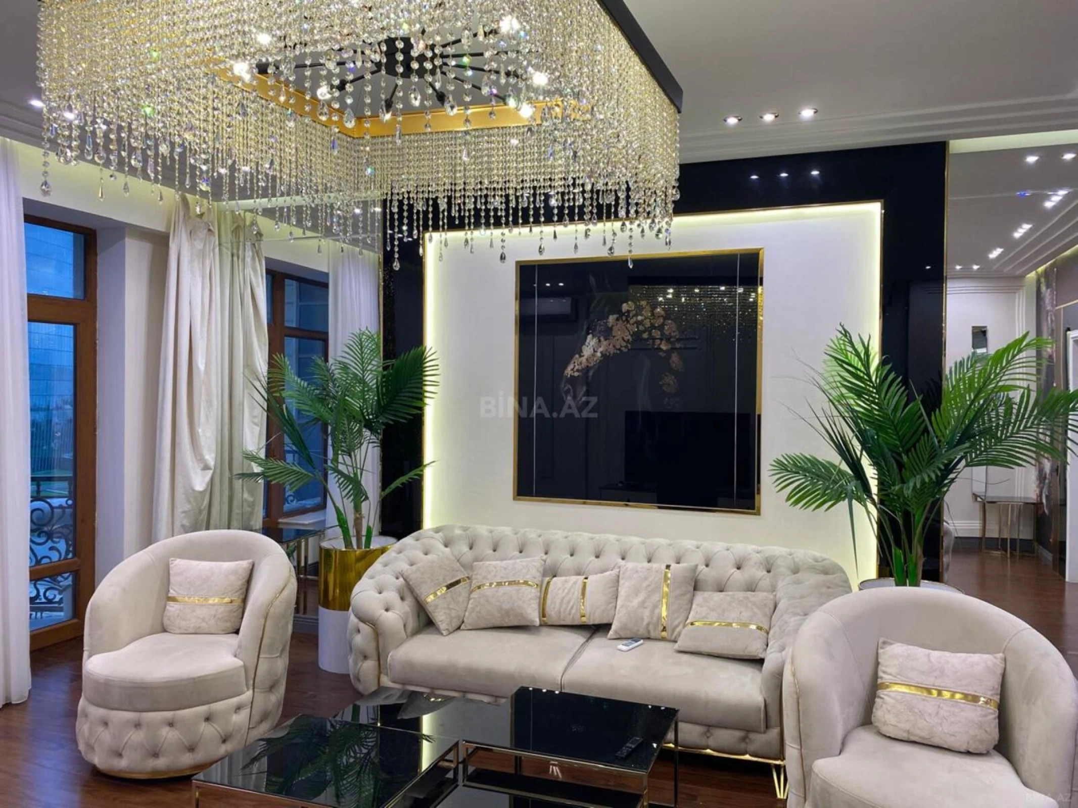 Kirayə verilir 3 otaqlı mənzil 180 m²