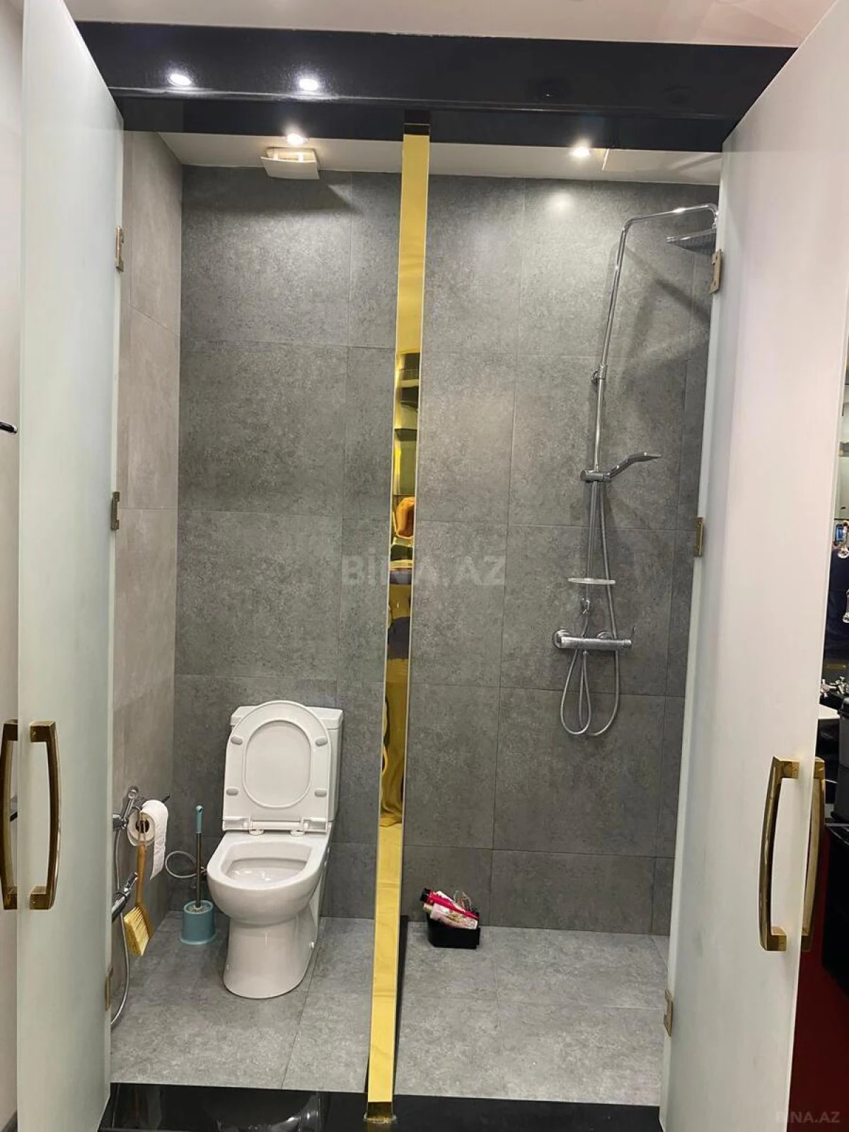 Kirayə verilir 3 otaqlı mənzil 180 m²