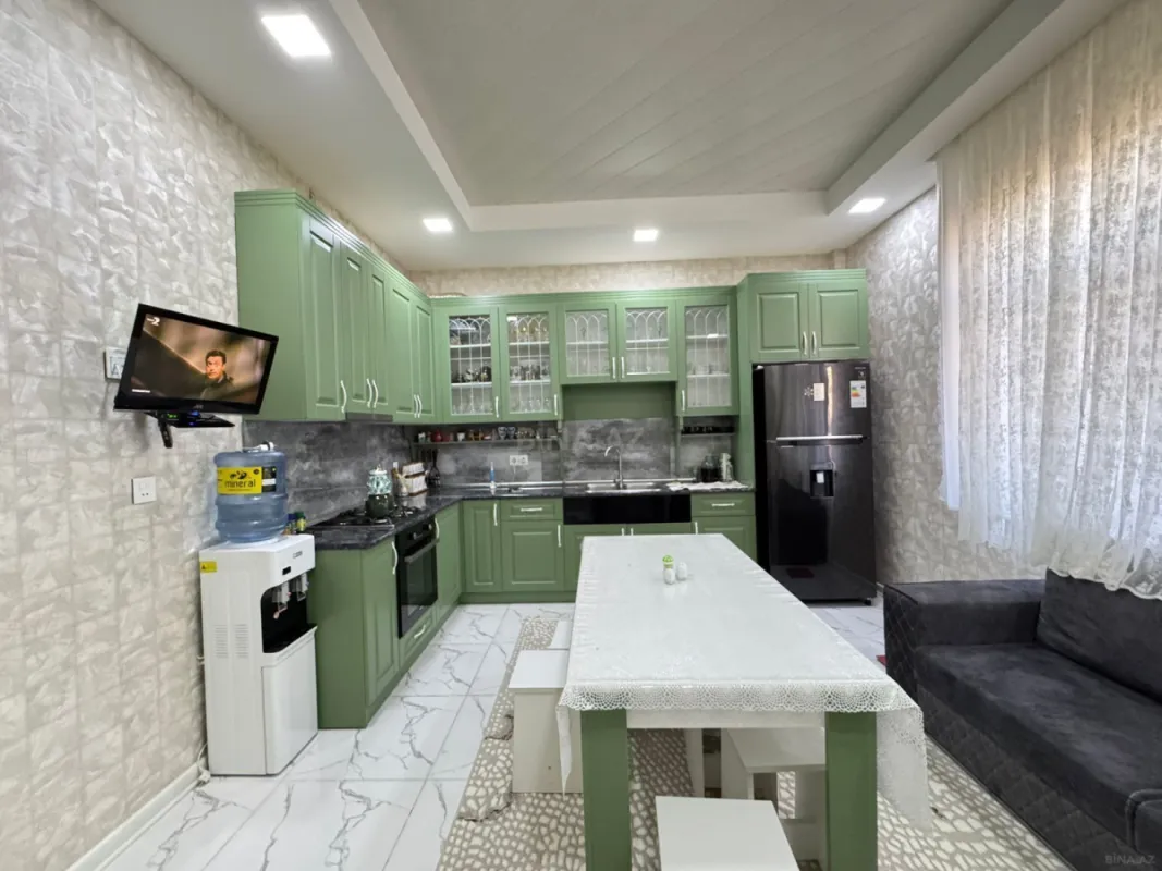 Satılır 4 otaqlı həyət evi 240 m²