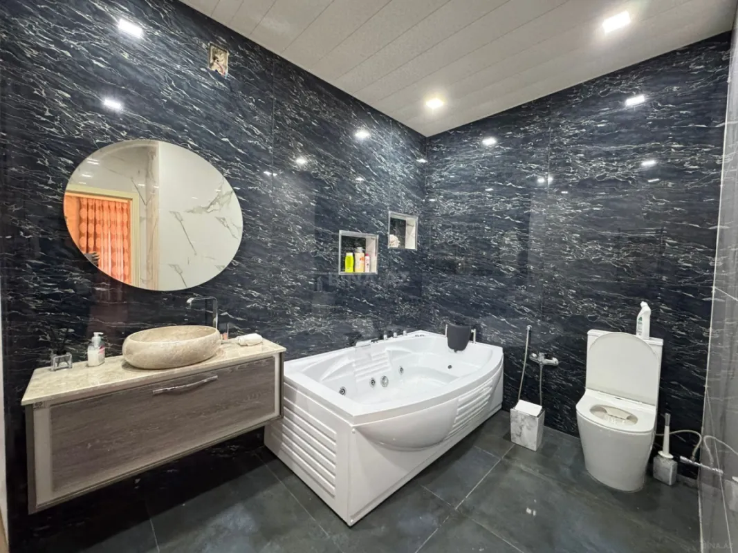 Satılır 4 otaqlı həyət evi 240 m²