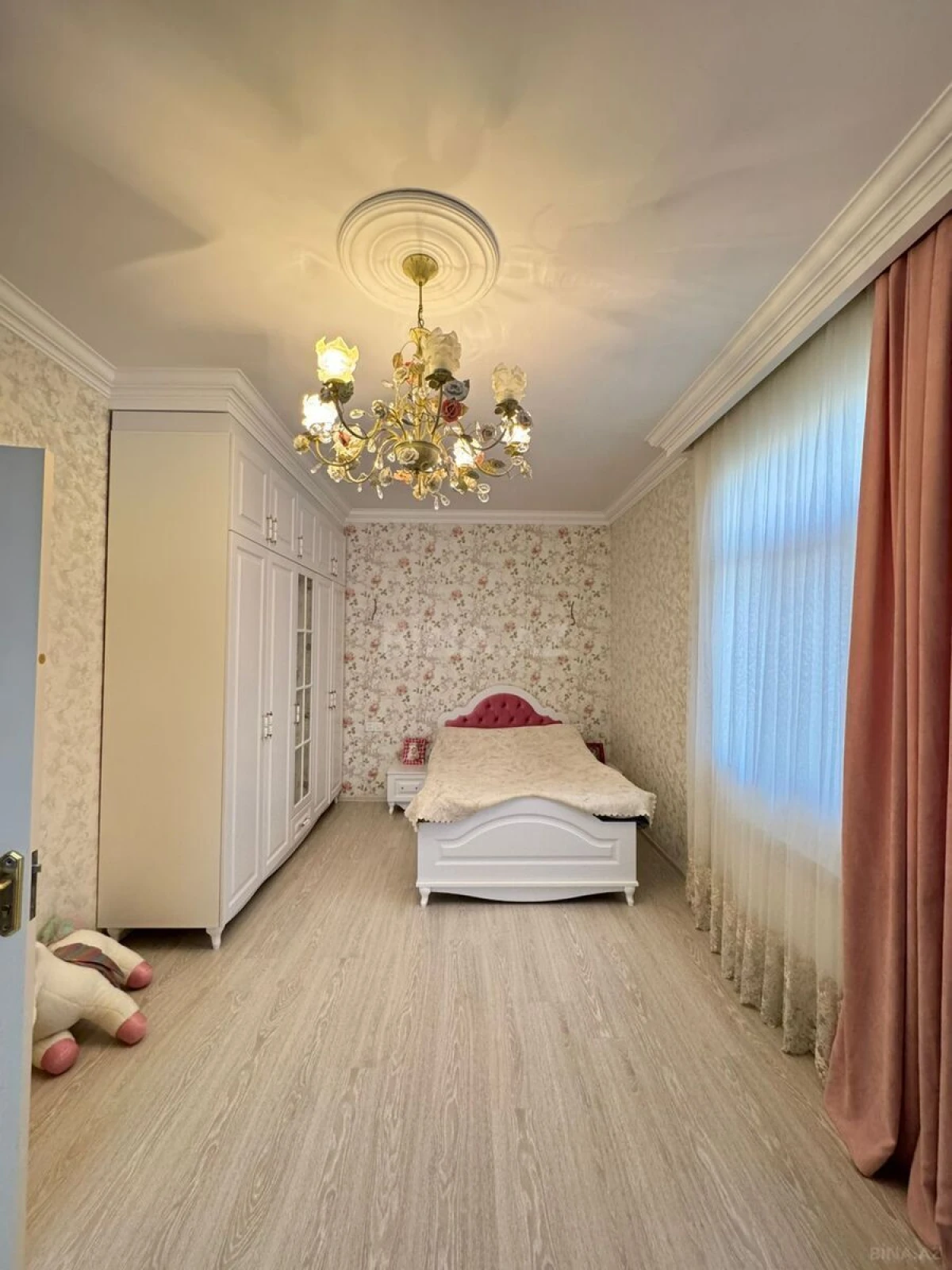 Satılır 4 otaqlı həyət evi 240 m²