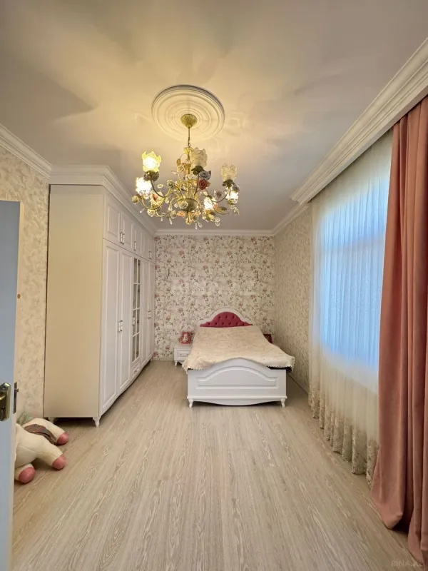 Satılır 4 otaqlı həyət evi 240 m²