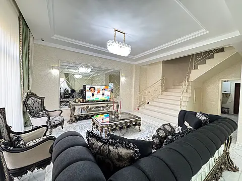 Satılır 4 otaqlı həyət evi 240 m²
