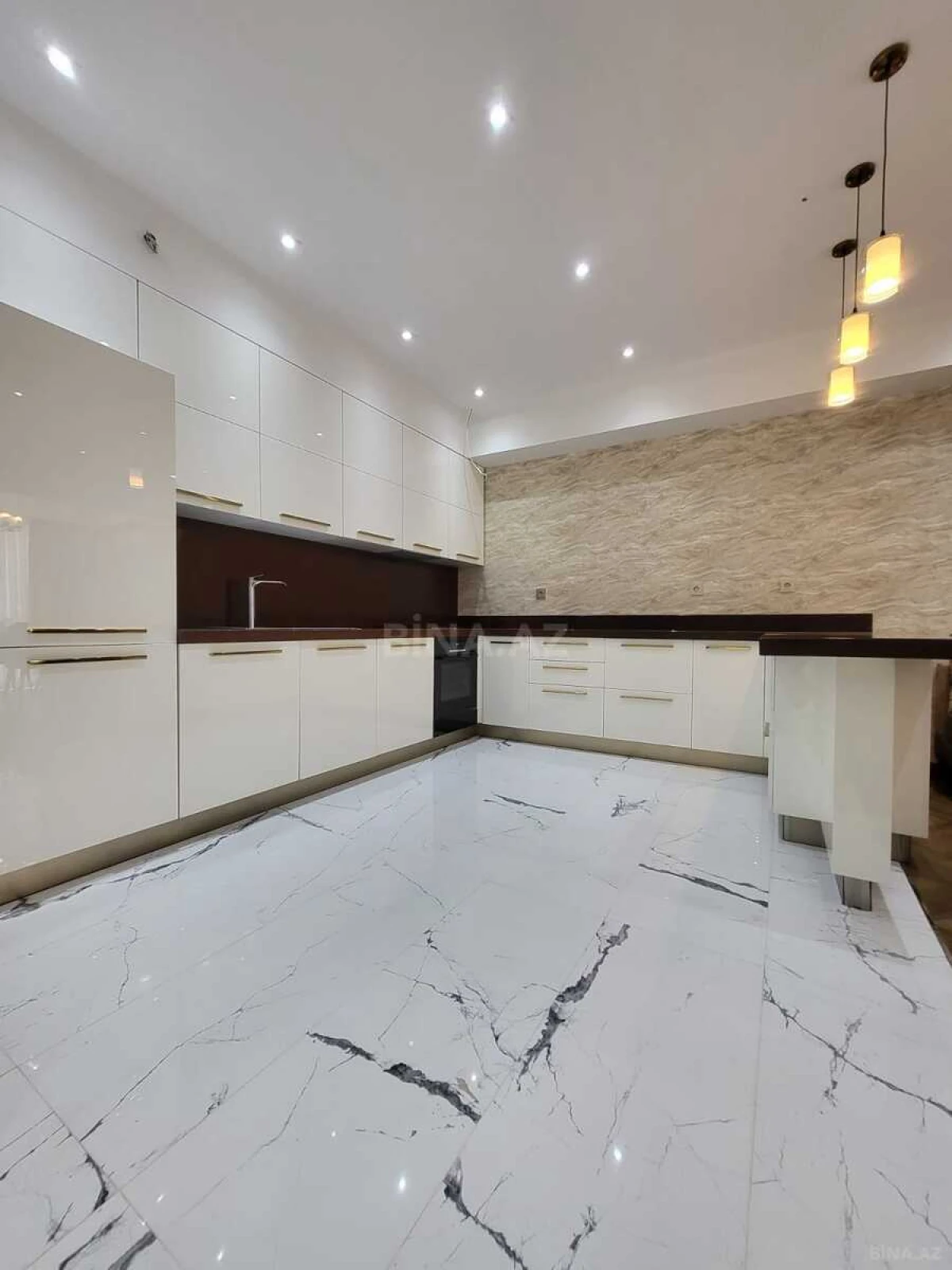 Kirayə verilir 3 otaqlı mənzil 110 m²