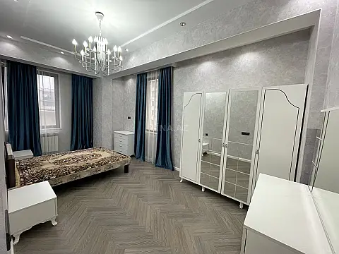 Kirayə verilir 2 otaqlı mənzil 87 m²