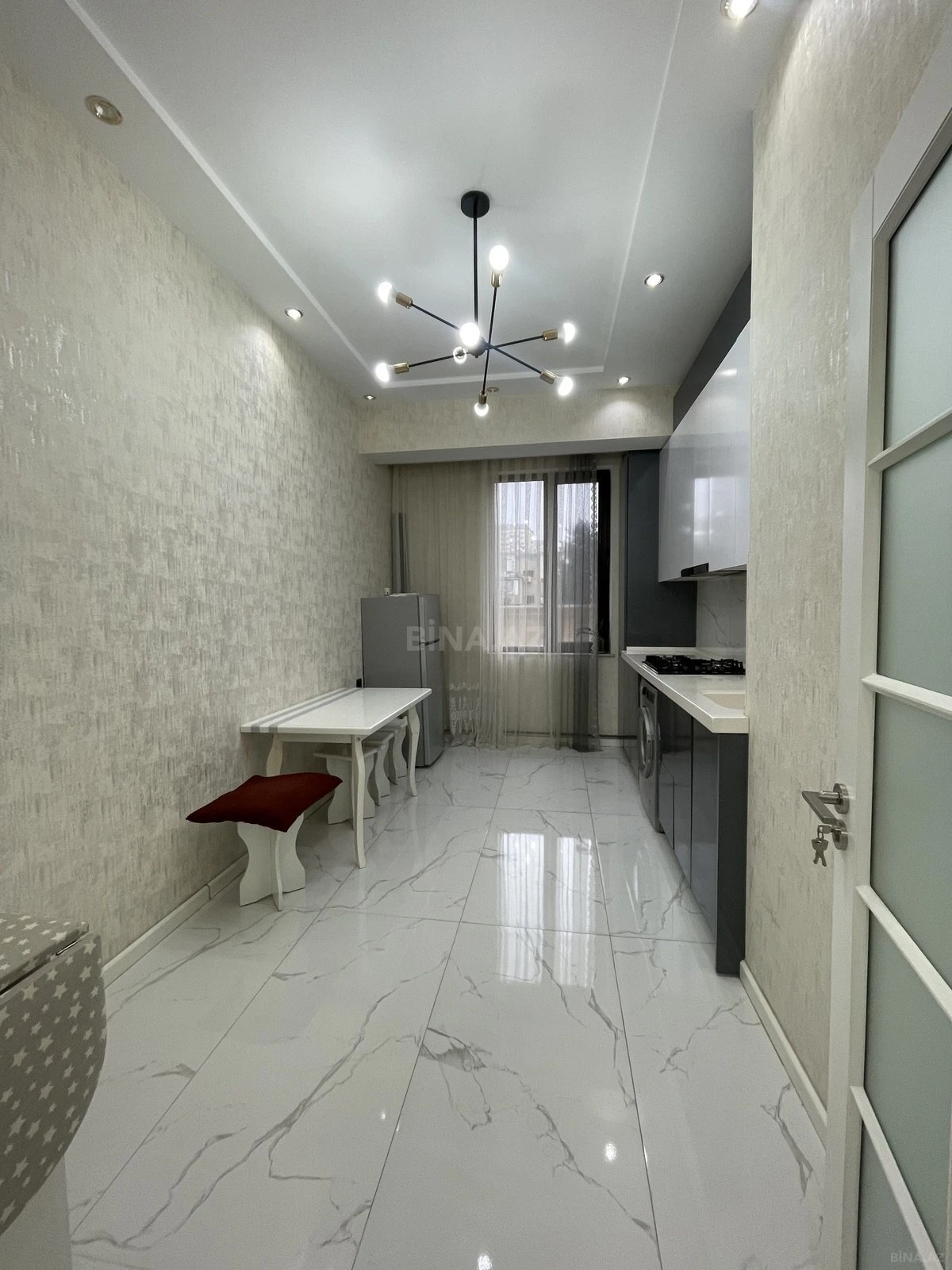 Kirayə verilir 2 otaqlı mənzil 87 m²