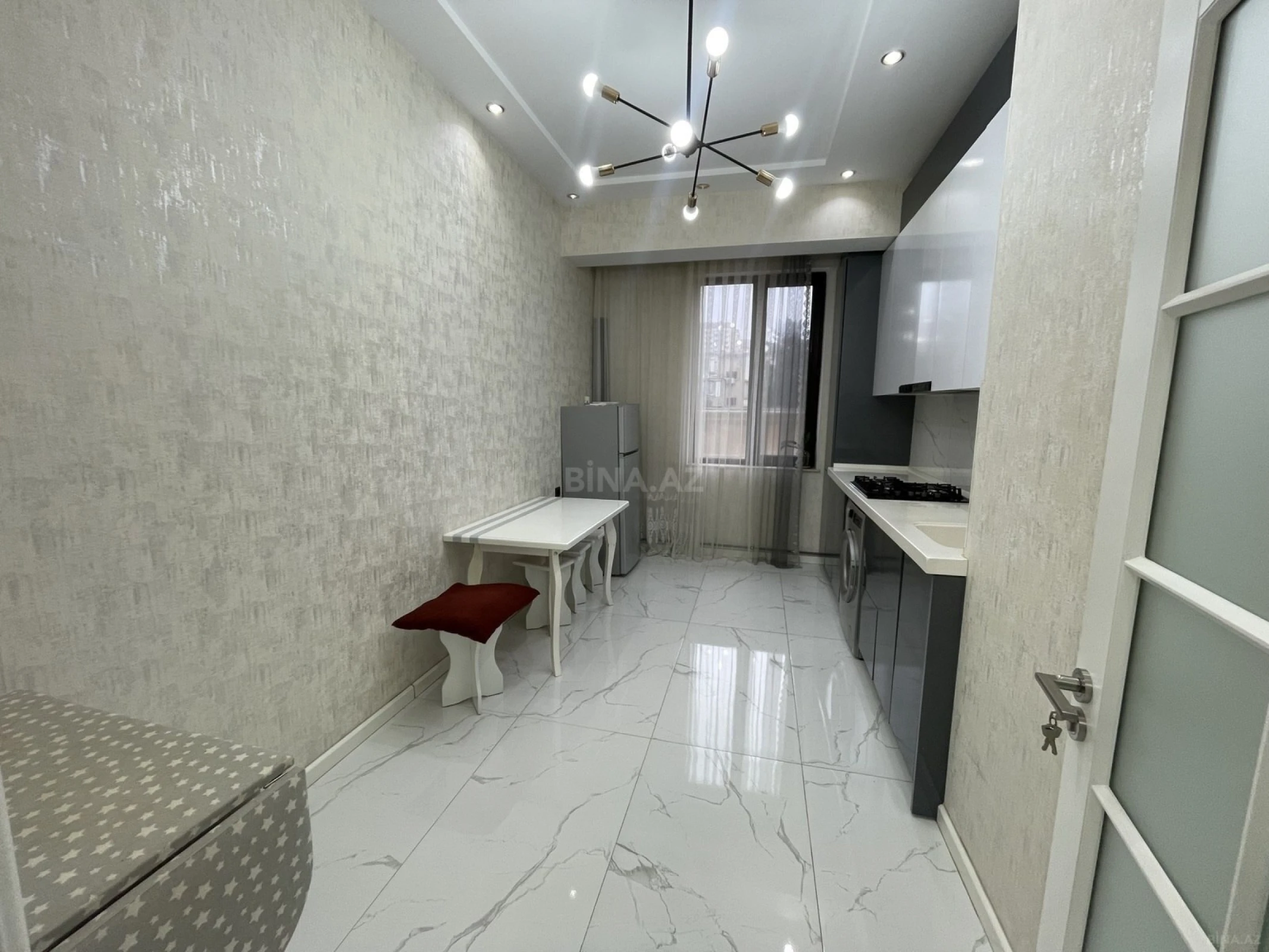 Kirayə verilir 2 otaqlı mənzil 87 m²