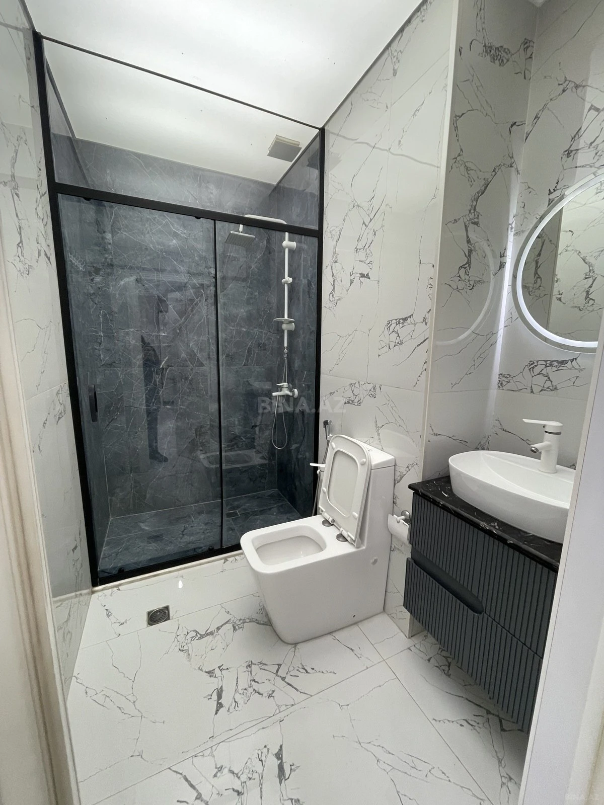 Kirayə verilir 2 otaqlı mənzil 87 m²
