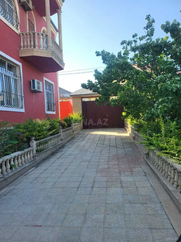 Satılır 11 otaqlı həyət evi 500 m²