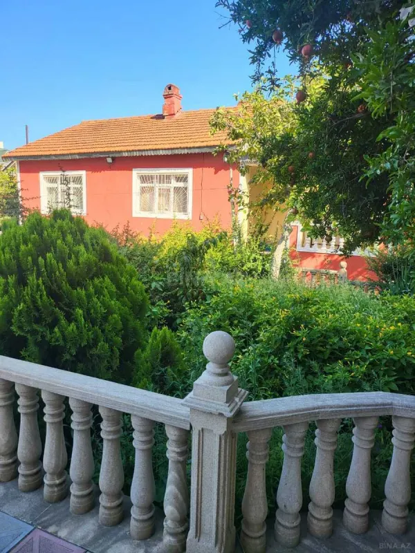 Satılır 11 otaqlı həyət evi 500 m²