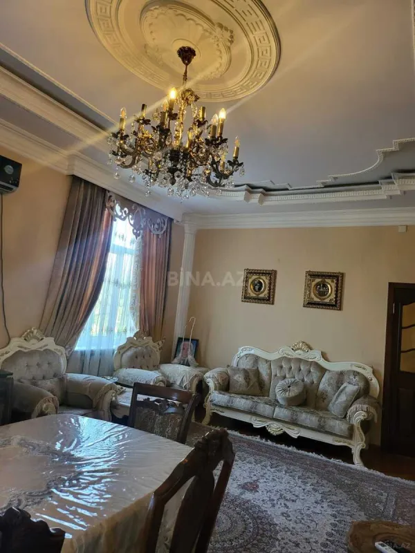 Satılır 11 otaqlı həyət evi 500 m²