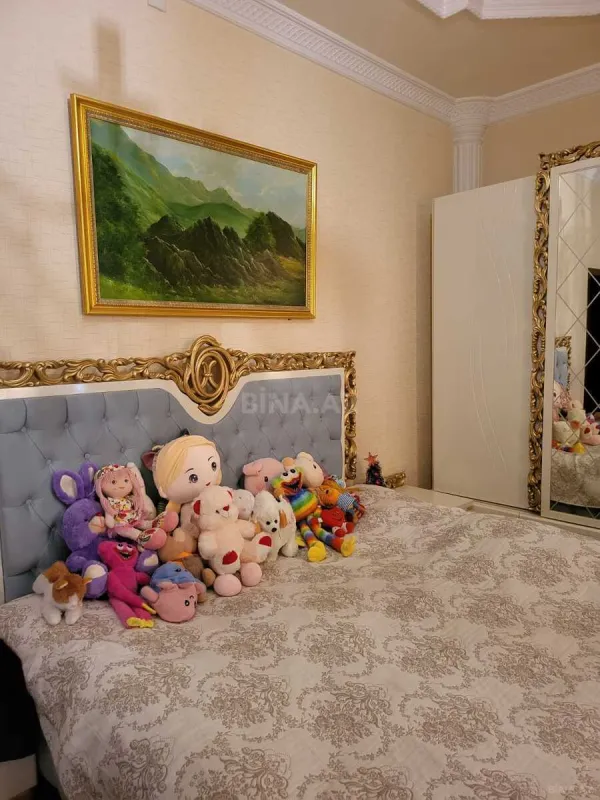 Satılır 11 otaqlı həyət evi 500 m²