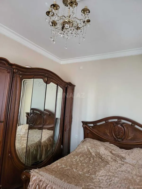 Satılır 11 otaqlı həyət evi 500 m²
