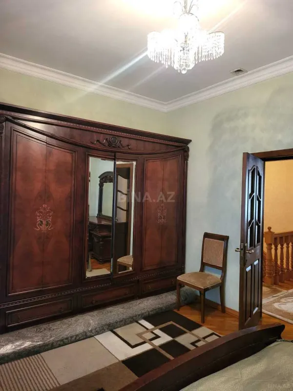 Satılır 11 otaqlı həyət evi 500 m²