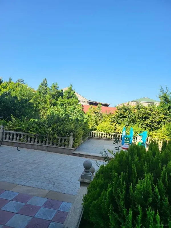 Satılır 11 otaqlı həyət evi 500 m²