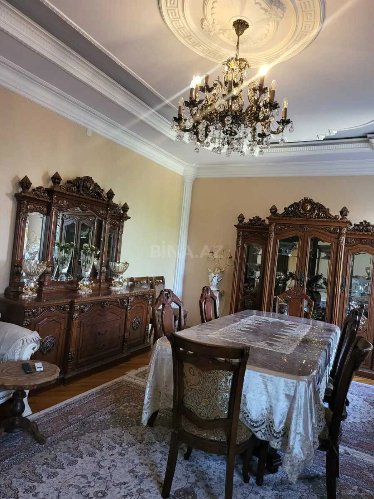 Satılır 11 otaqlı həyət evi 500 m²