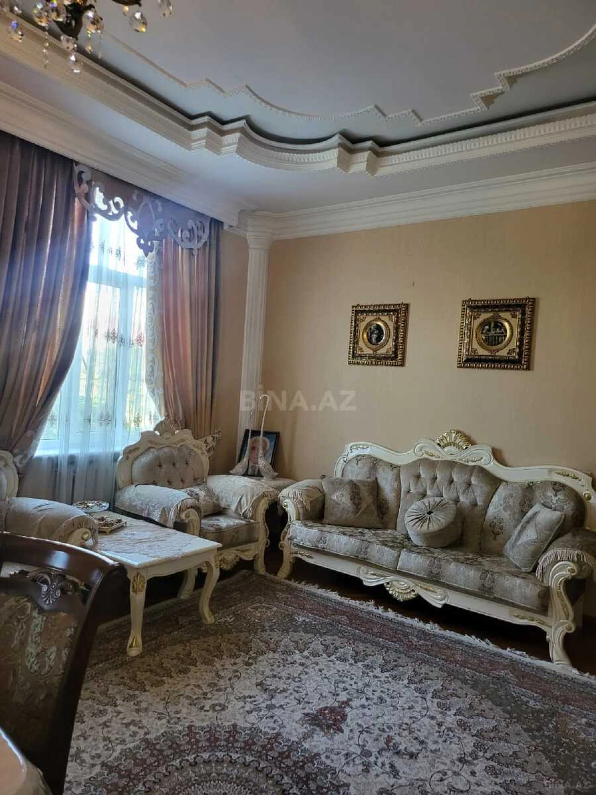 Satılır 11 otaqlı həyət evi 500 m²