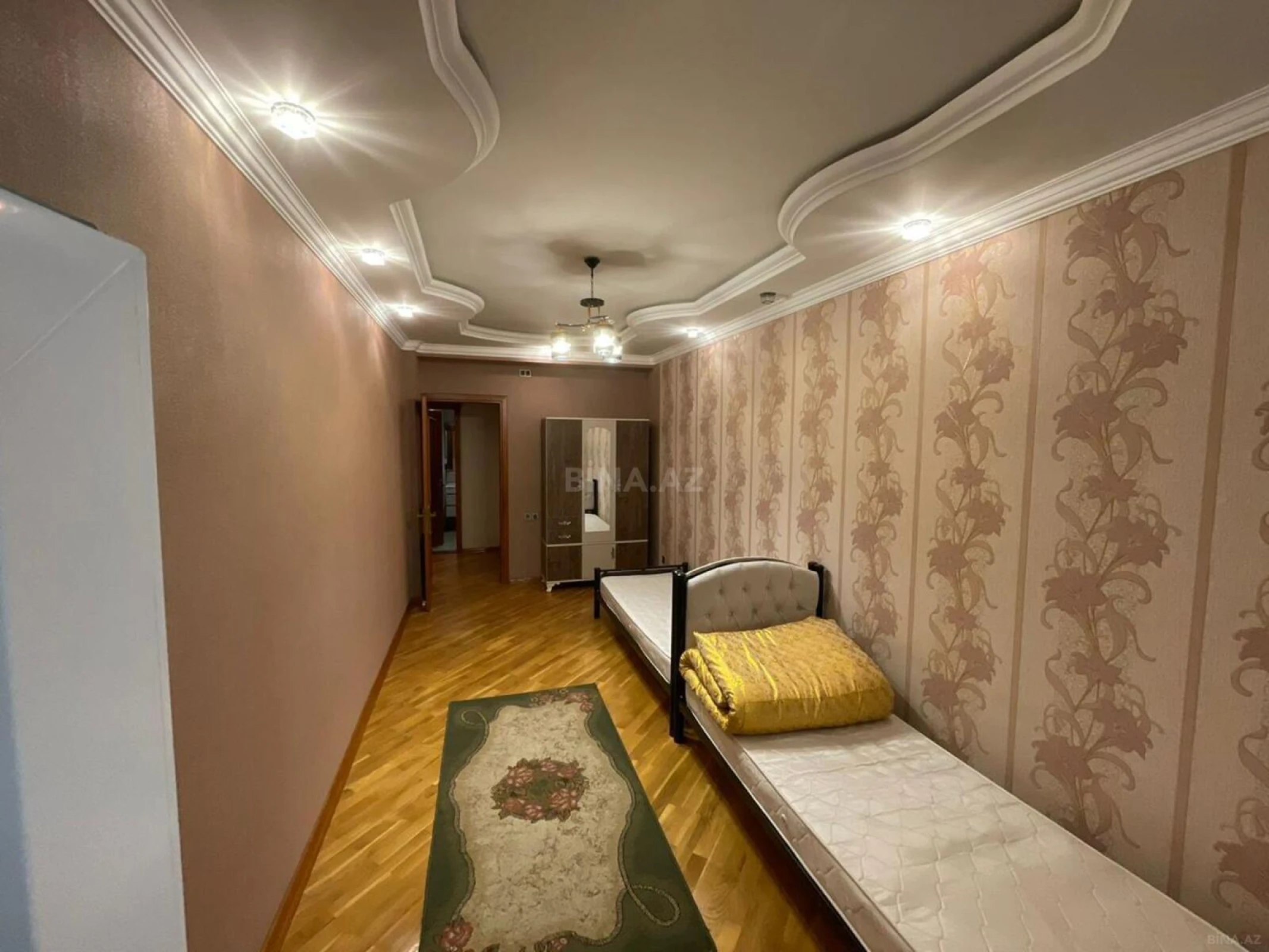 Satılır 3 otaqlı mənzil 130 m²