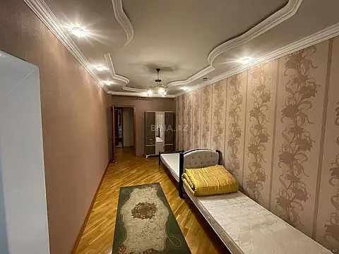 Satılır 3 otaqlı mənzil 130 m²