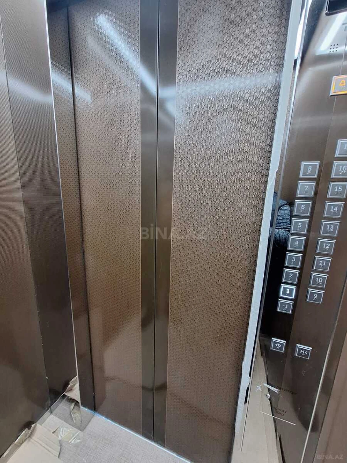 Satılır 4 otaqlı mənzil 135 m²
