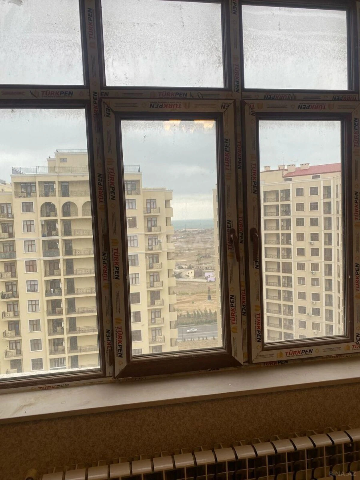 Satılır 4 otaqlı mənzil 135 m²