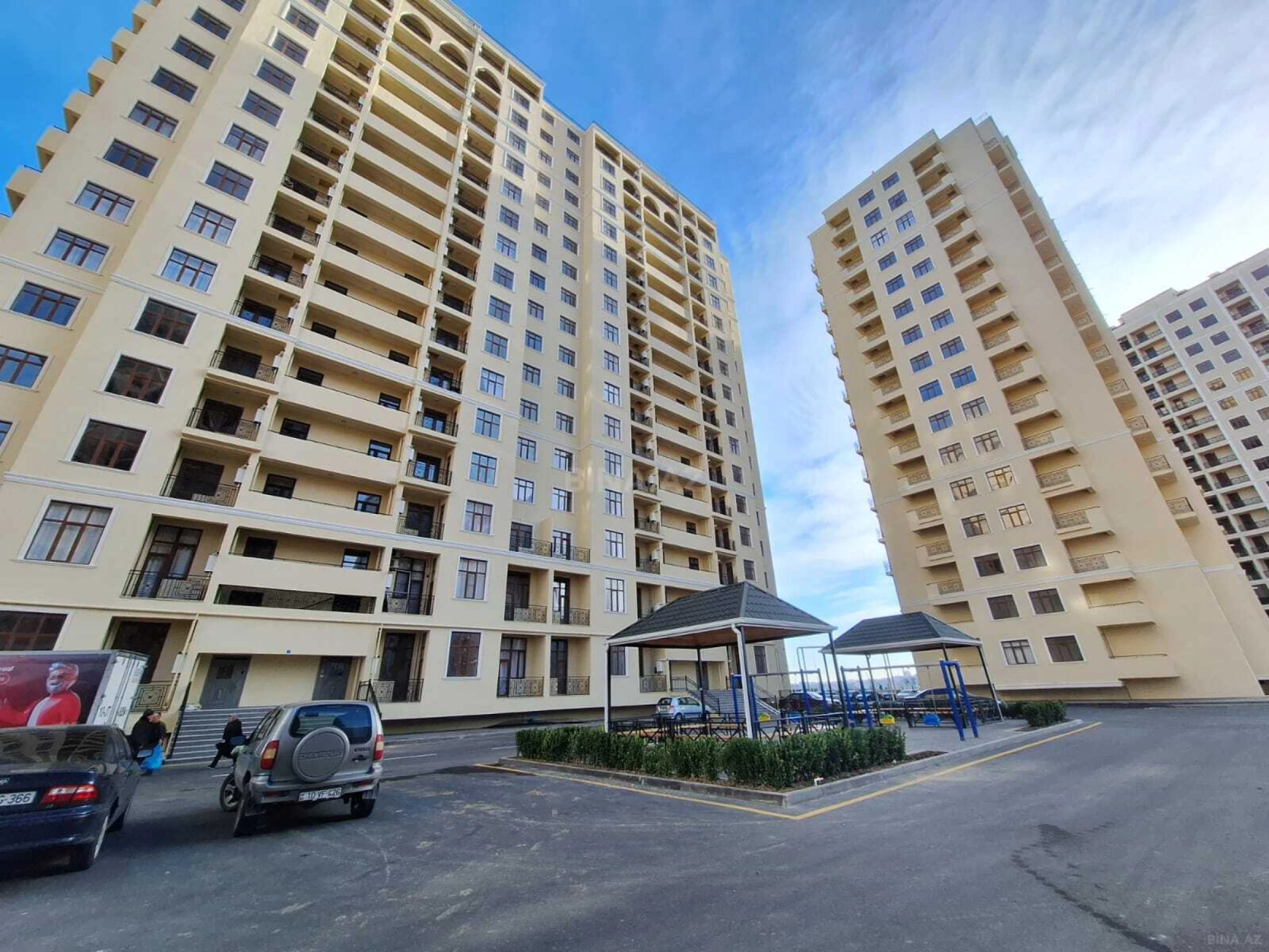 Satılır 4 otaqlı mənzil 135 m²