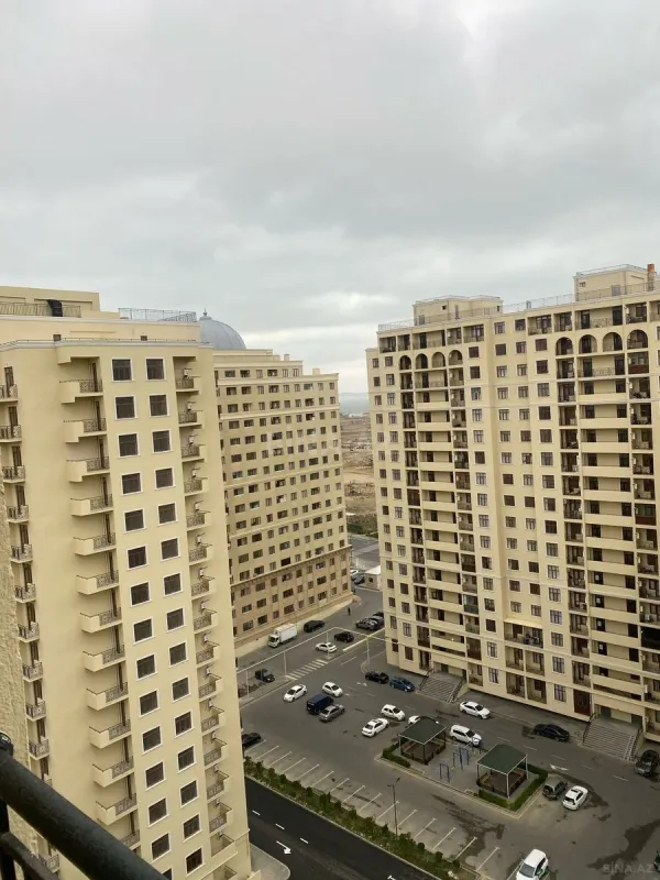Satılır 4 otaqlı mənzil 135 m²