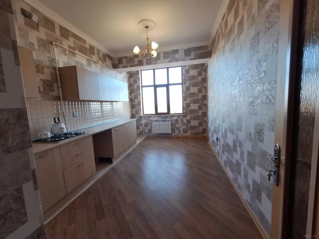 Satılır 4 otaqlı mənzil 135 m²