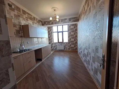 Satılır 4 otaqlı mənzil 135 m²