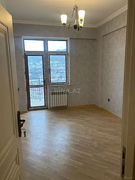 Satılır 4 otaqlı mənzil 135 m²