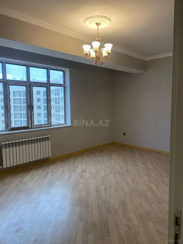 Satılır 4 otaqlı mənzil 135 m²