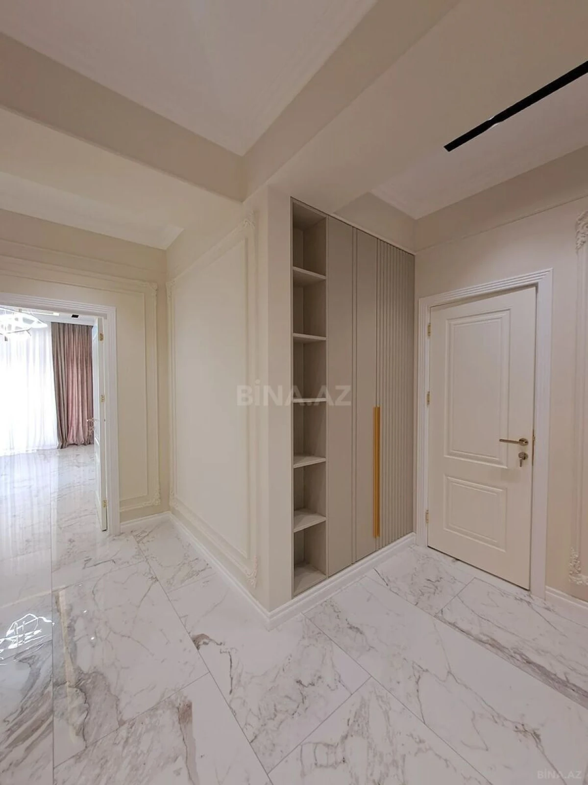 Satılır 3 otaqlı mənzil 109 m²
