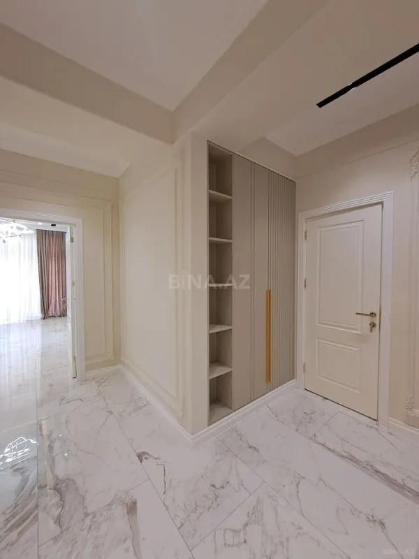 Satılır 3 otaqlı mənzil 109 m²