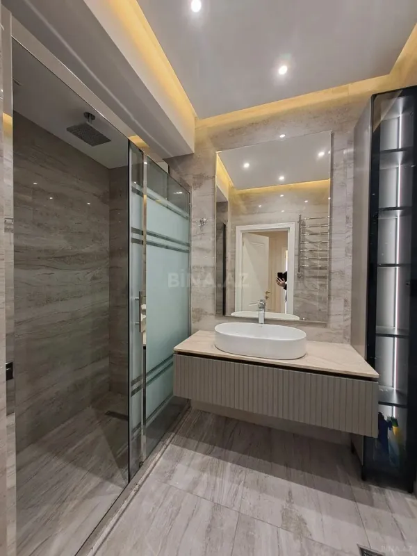 Satılır 3 otaqlı mənzil 109 m²