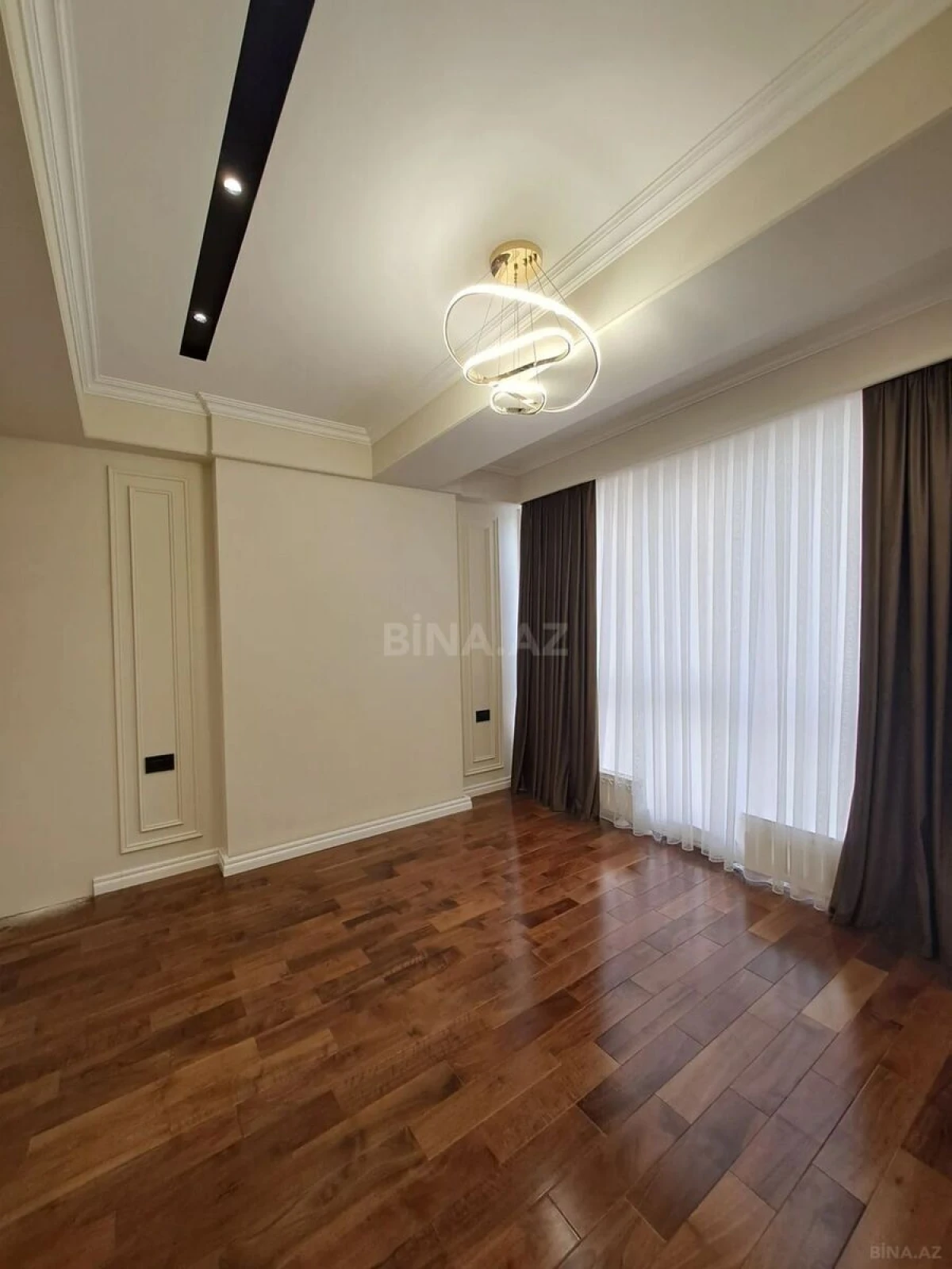 Satılır 3 otaqlı mənzil 109 m²