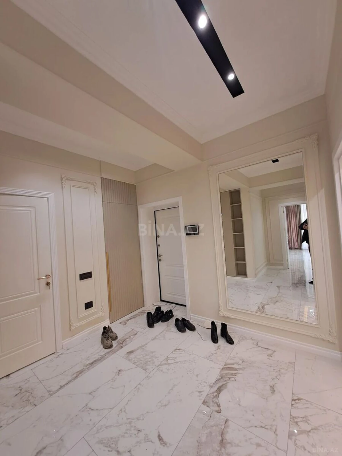 Satılır 3 otaqlı mənzil 109 m²