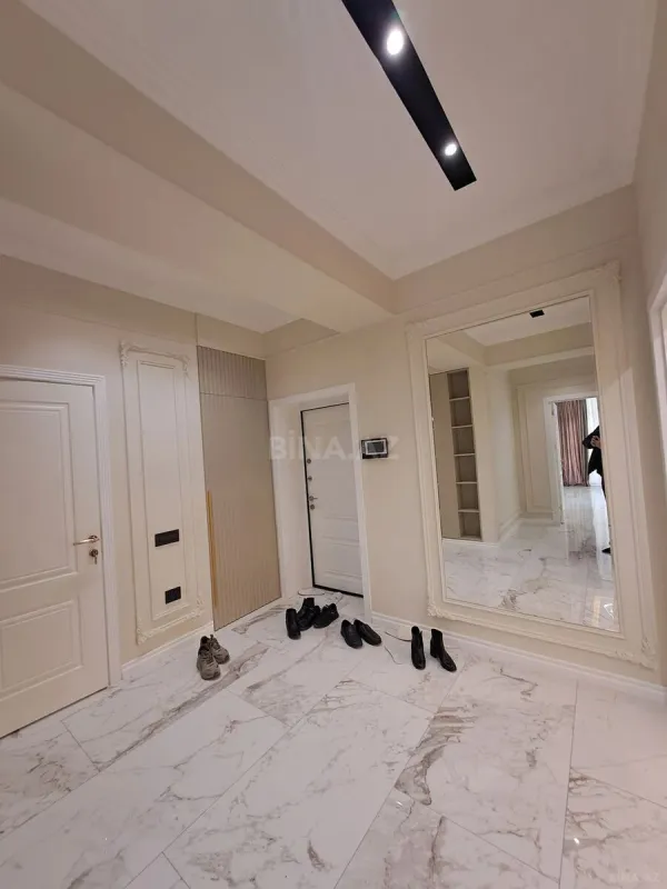 Satılır 3 otaqlı mənzil 109 m²