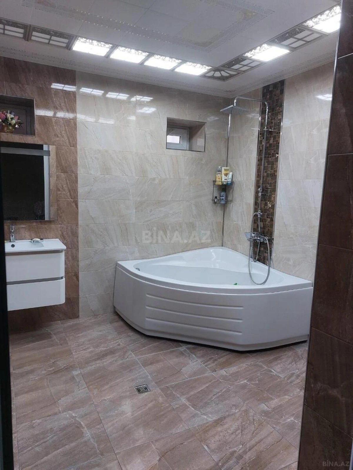 Kirayə verilir 5 otaqlı həyət evi 340 m²