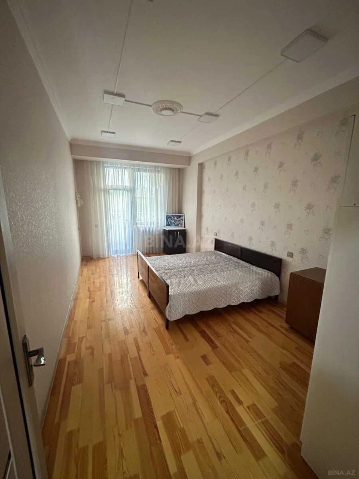 Kirayə verilir 3 otaqlı mənzil 127 m²