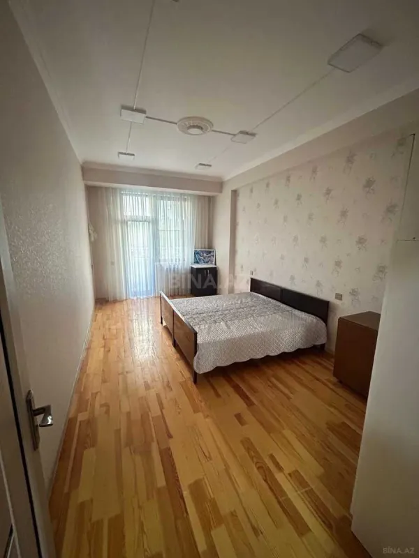 Kirayə verilir 3 otaqlı mənzil 127 m²