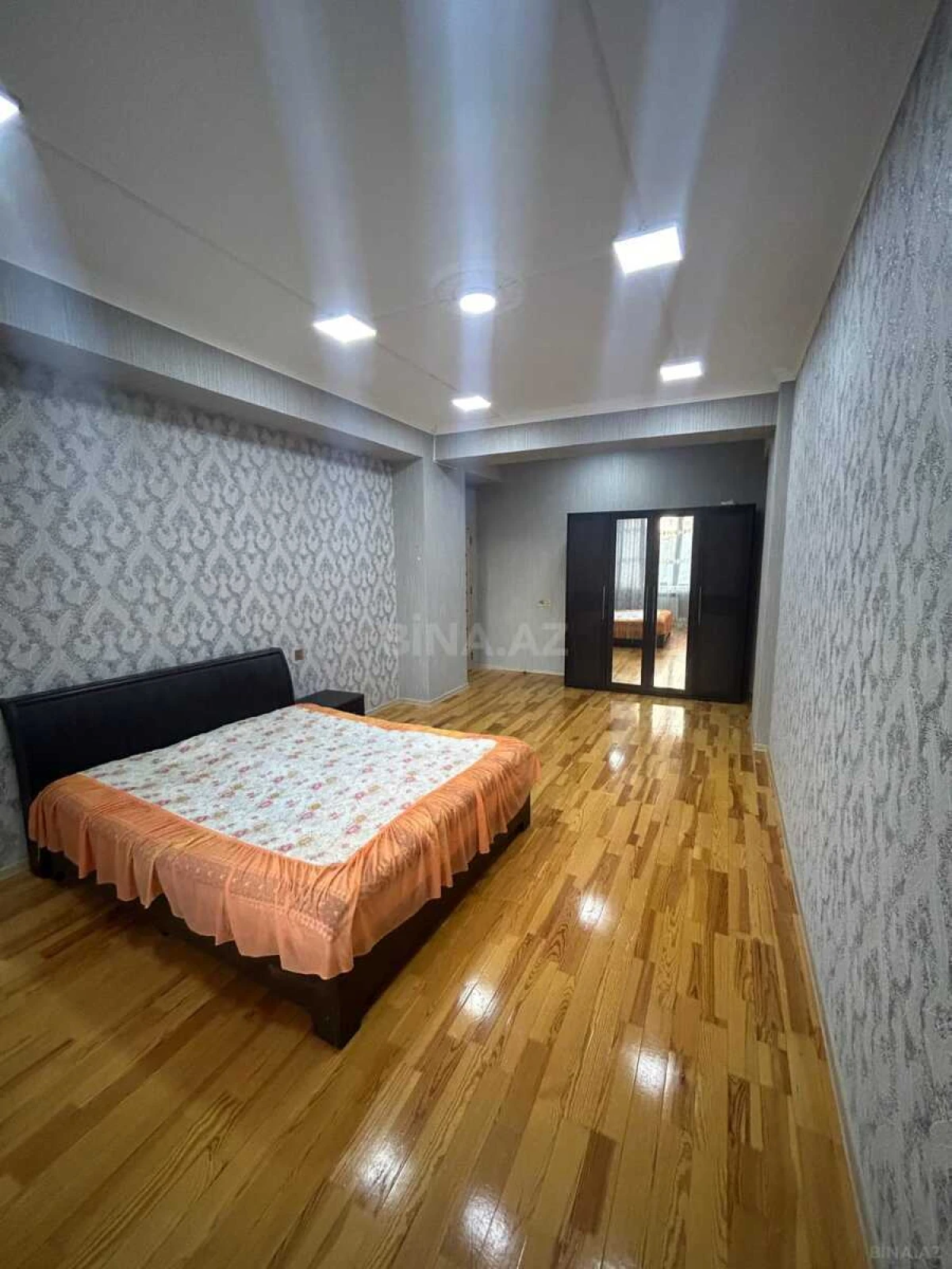 Kirayə verilir 3 otaqlı mənzil 127 m²