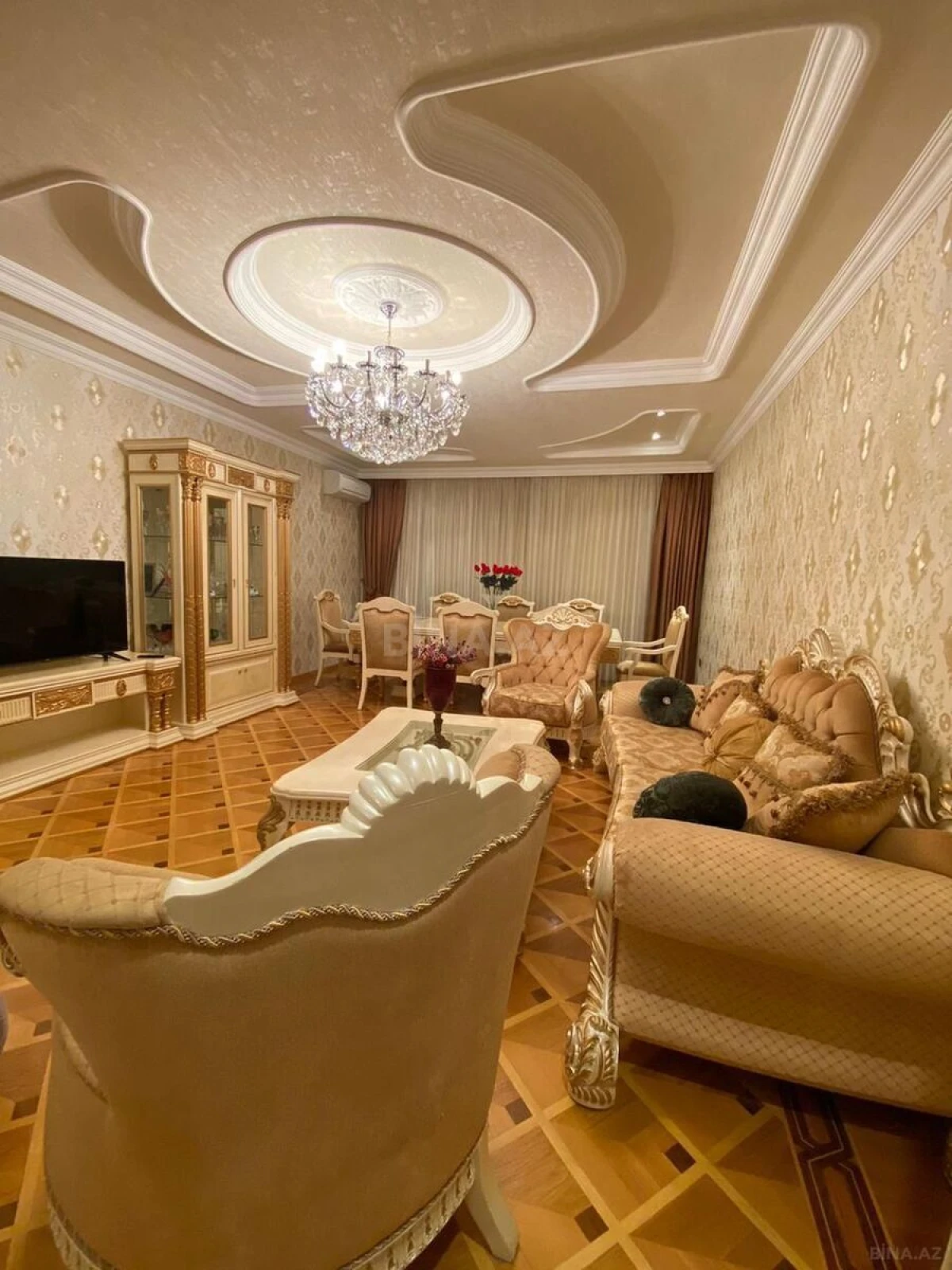 Satılır 4 otaqlı mənzil 192 m²