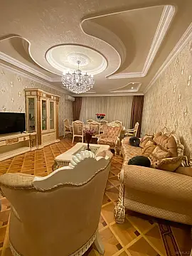 Satılır 4 otaqlı mənzil 192 m²