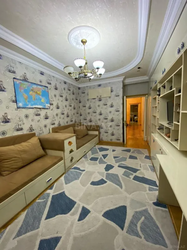 Satılır 4 otaqlı mənzil 192 m²