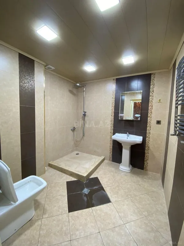 Satılır 4 otaqlı mənzil 192 m²