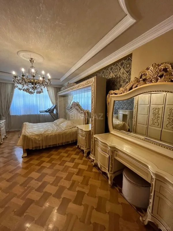 Satılır 4 otaqlı mənzil 192 m²