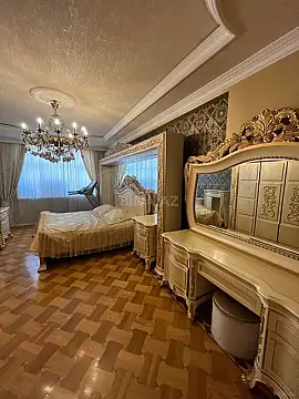 Satılır 4 otaqlı mənzil 192 m²