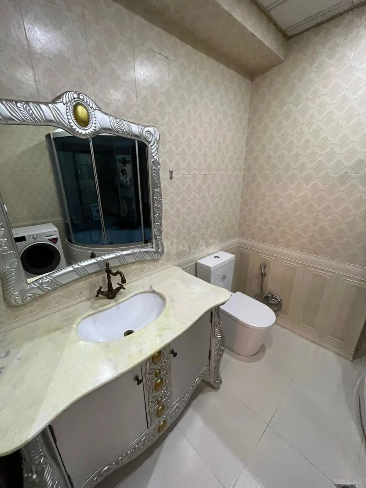 Satılır 4 otaqlı mənzil 192 m²